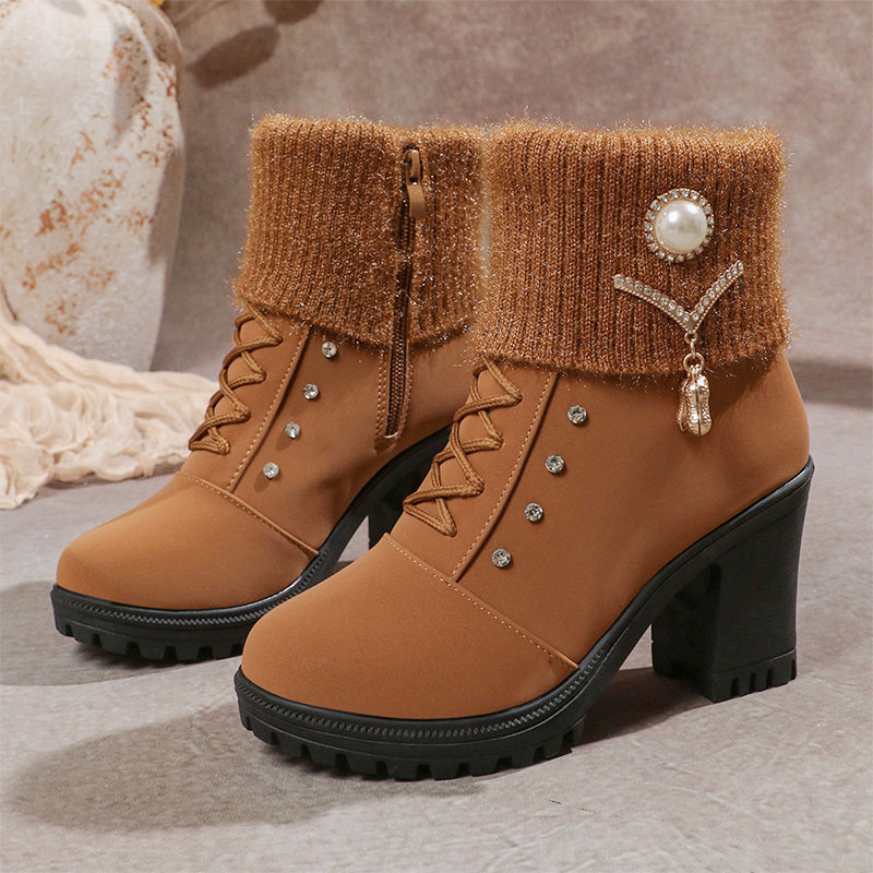 ❄️ ZUM HALBEN PREIS durch den Winter! 👢 Die warm gefütterte Allround-Stiefelette mit robustem Blockabsatz. Stylisch, vielseitig & immer warm – zu Jeans, Kleid oder Rock.