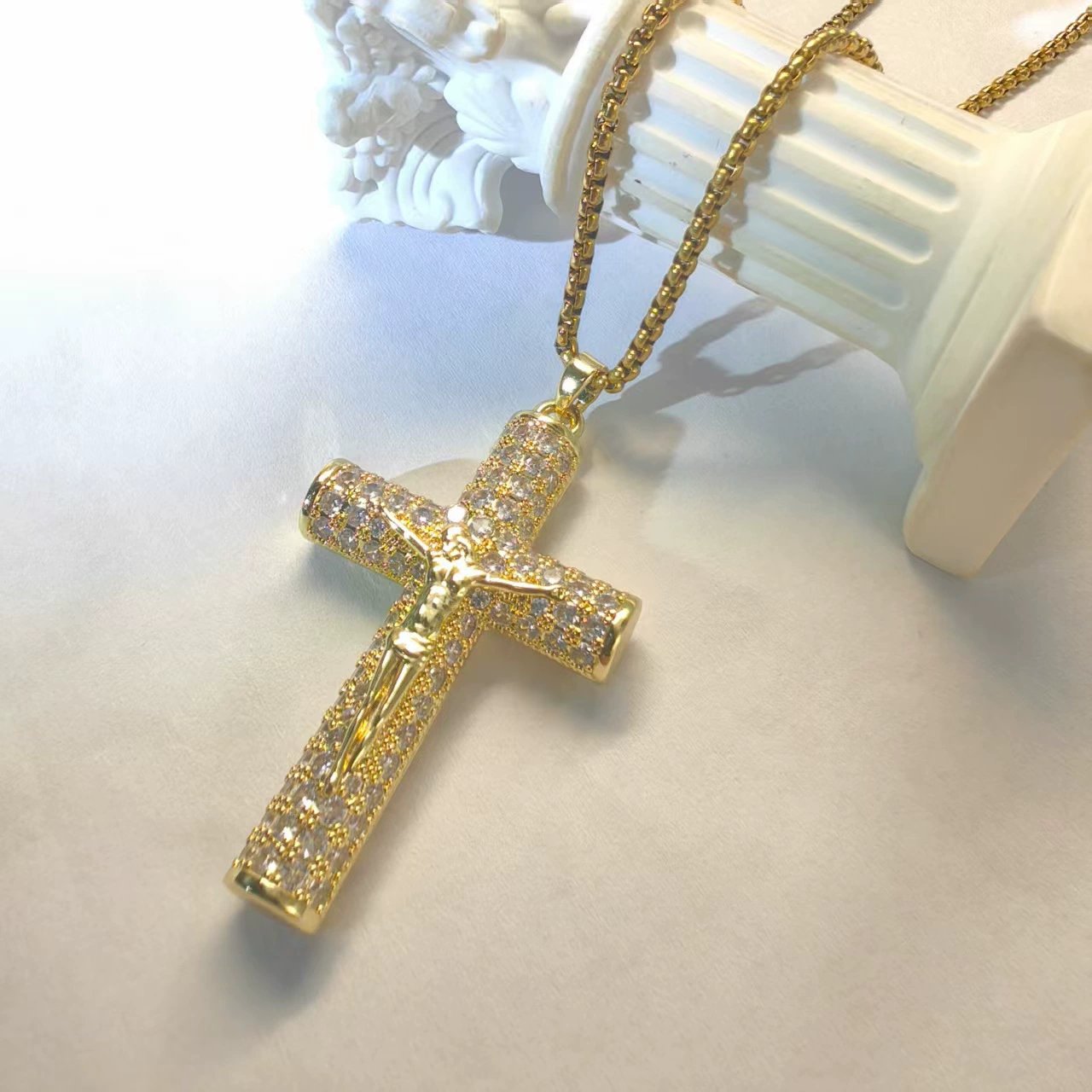 🎁 WINTER GROSSVERKAUF | 50% RABATT NUR ZEITLANG! ✝️ Jesus-Kruzifix-Anhänger-Halskette