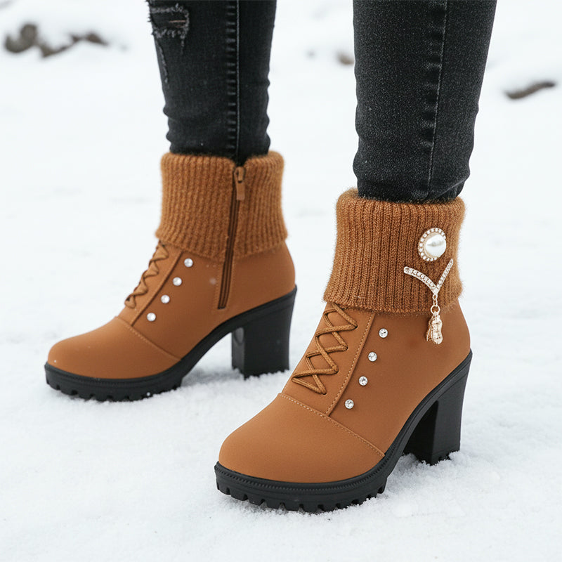 ❄️ ZUM HALBEN PREIS durch den Winter! 👢 Die warm gefütterte Allround-Stiefelette mit robustem Blockabsatz. Stylisch, vielseitig & immer warm – zu Jeans, Kleid oder Rock.