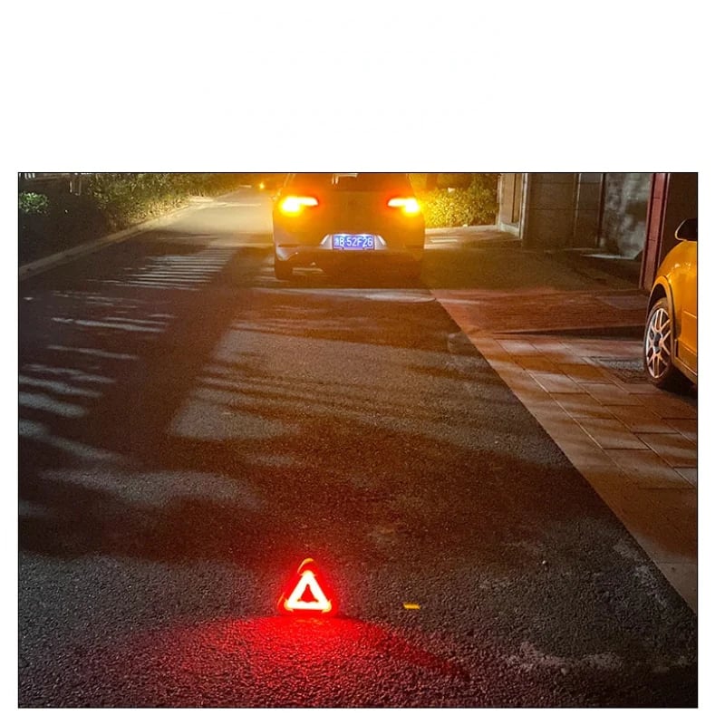 🆘 49% Rabatt!! 🔦 2-in-1 Solar-Warndreieck-Leuchten für den Notfall – ideal für Winter-Nacht-Pannen! 🚨 Sicheres Parking bei Pannen – jetzt Sicherheit doppelt sichern!