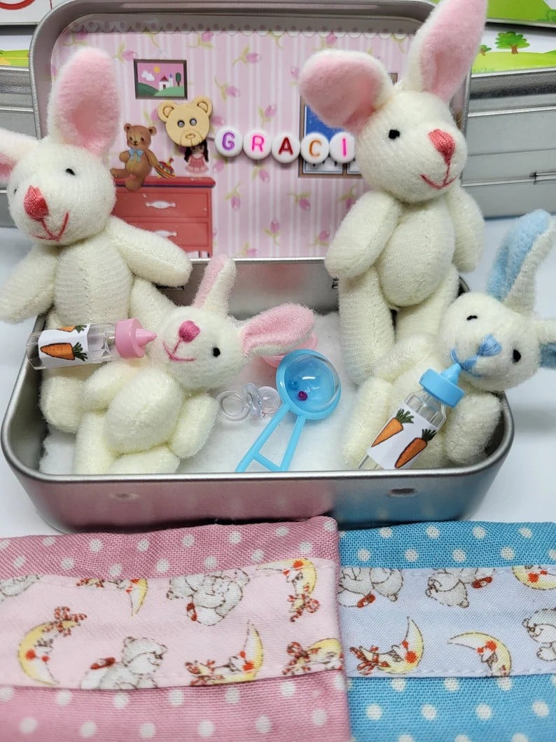 🔥 Bestes Ostergeschenk 50 % RABATT 🎁🐇Niedliche Häschen in einer Konservendose – Mutter und Babykaninchen