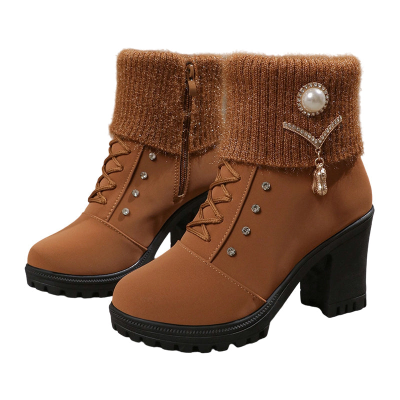 ❄️ ZUM HALBEN PREIS durch den Winter! 👢 Die warm gefütterte Allround-Stiefelette mit robustem Blockabsatz. Stylisch, vielseitig & immer warm – zu Jeans, Kleid oder Rock.