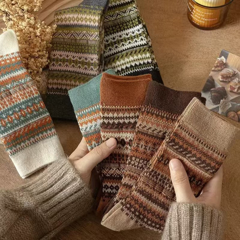 Socken im Retro-Ethno-Stil
