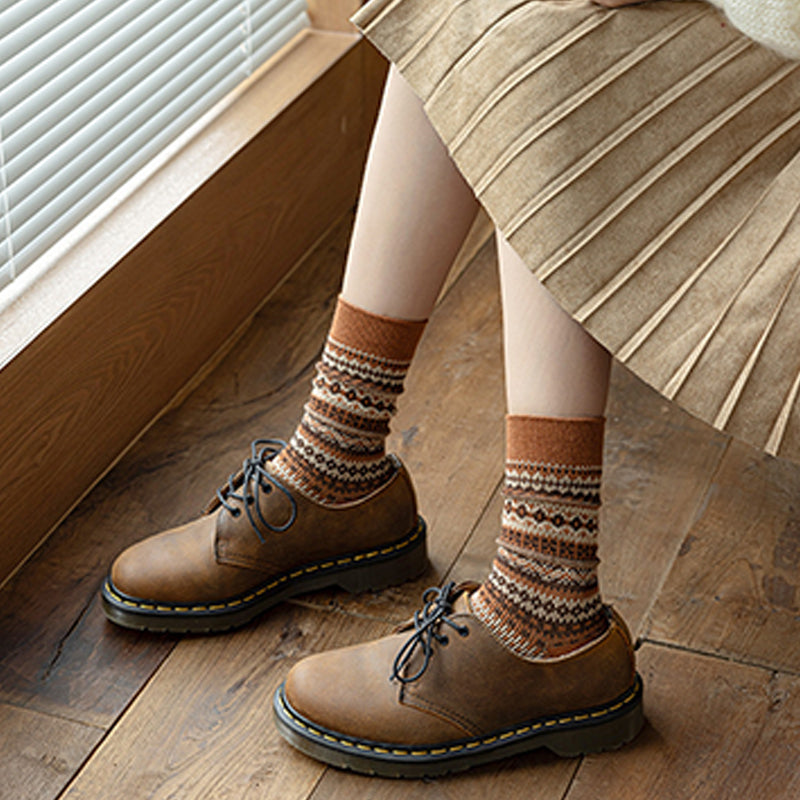Socken im Retro-Ethno-Stil