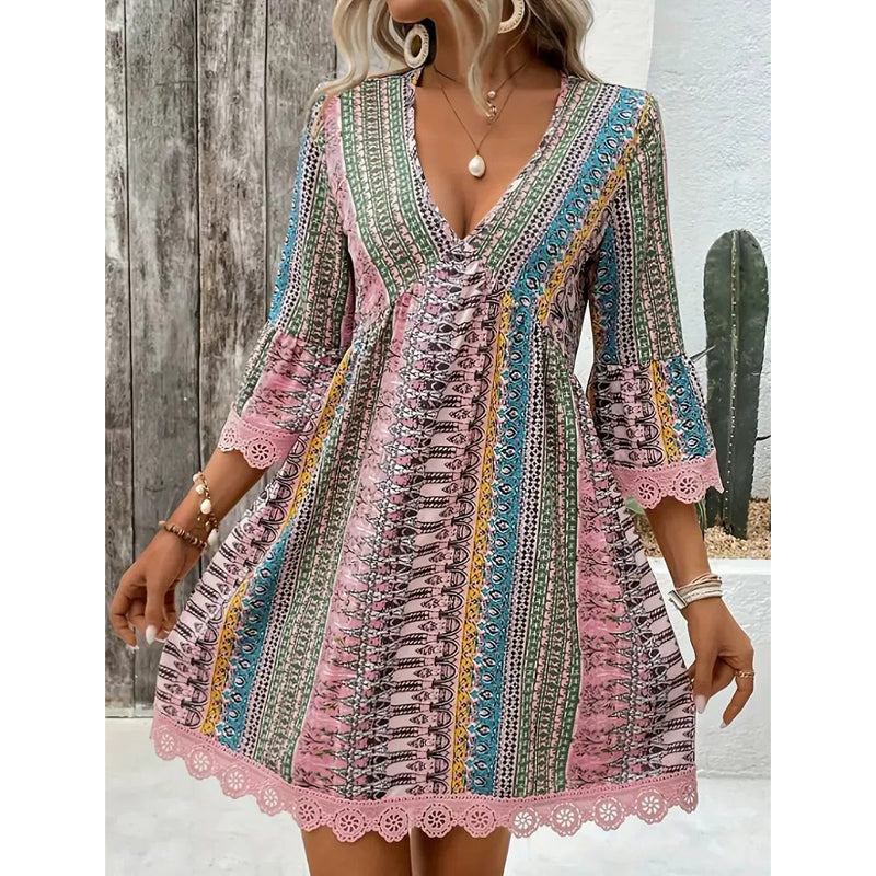 📢📢50 % Rabatt!!🌿✨Minikleid für Damen mit V-Ausschnitt, geometrischem Muster und Spitzenbesatz – perfekt für den Urlaub
