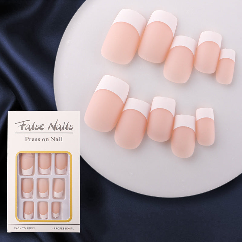 💅 288 bunte künstliche Fingernägel zum Aufkleben – kurze, eckige Spitzen & French Edge! ✨ In wenigen Minuten fertig – perfekt für schnelle Style-Wechsel. 📦 Praktische Aufbewahrungsbox – 3 kaufen und 10 % sparen! 🌈