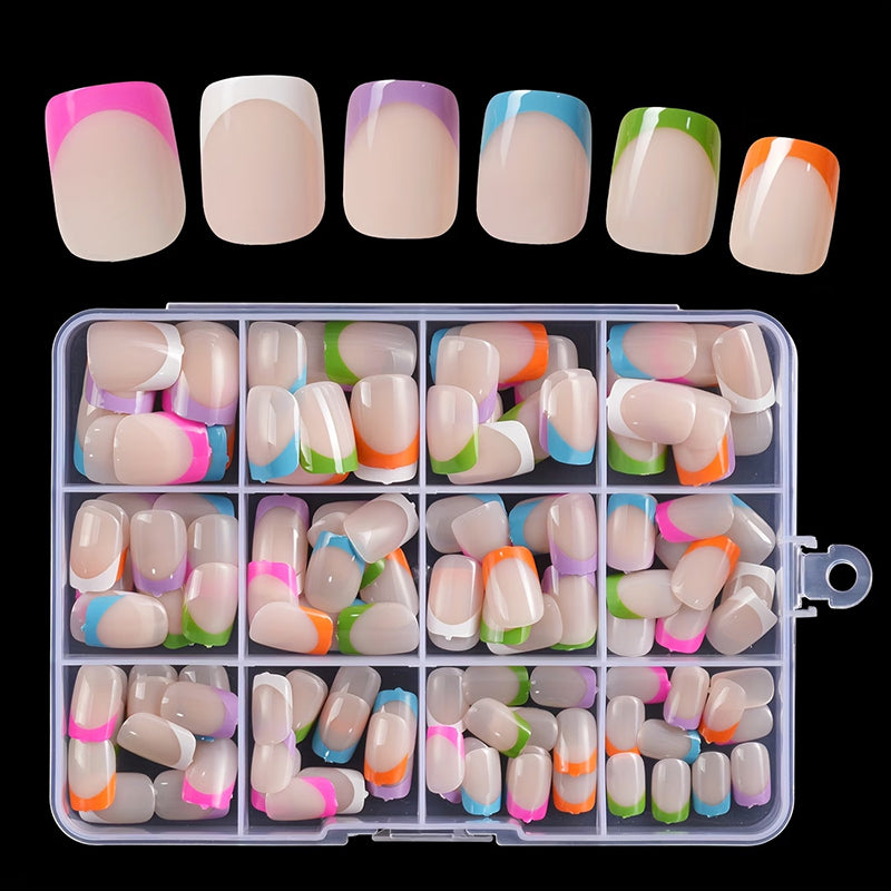 💅 288 bunte künstliche Fingernägel zum Aufkleben – kurze, eckige Spitzen & French Edge! ✨ In wenigen Minuten fertig – perfekt für schnelle Style-Wechsel. 📦 Praktische Aufbewahrungsbox – 3 kaufen und 10 % sparen! 🌈
