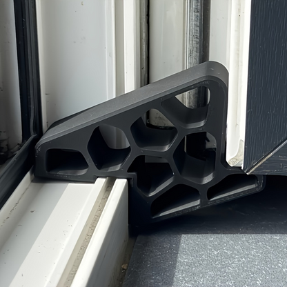📢📢50 % Rabatt!!🥳🚪 Sicherer Türanschlag für Schienen – Stopper für Schiebefenster & Balkontüren, zum Schutz vor Stößen🏠