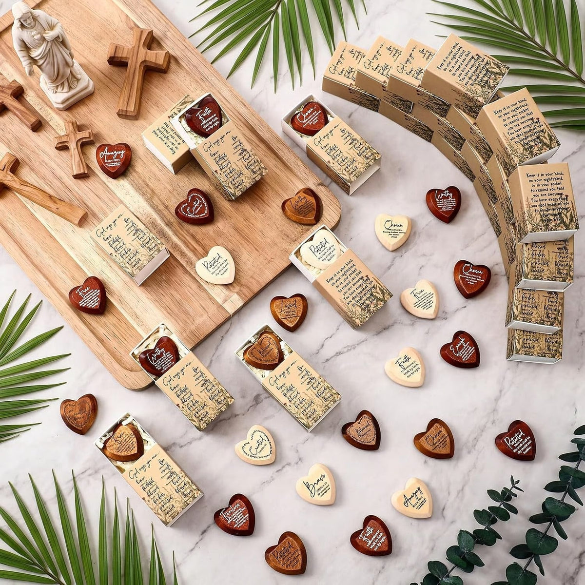 12-teiliges Set aus herzförmigen Taschenumarmungs-Anhängern aus Holz